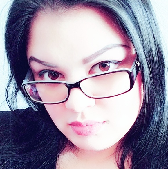 Meet your Posher, April - Picture 1 of 1